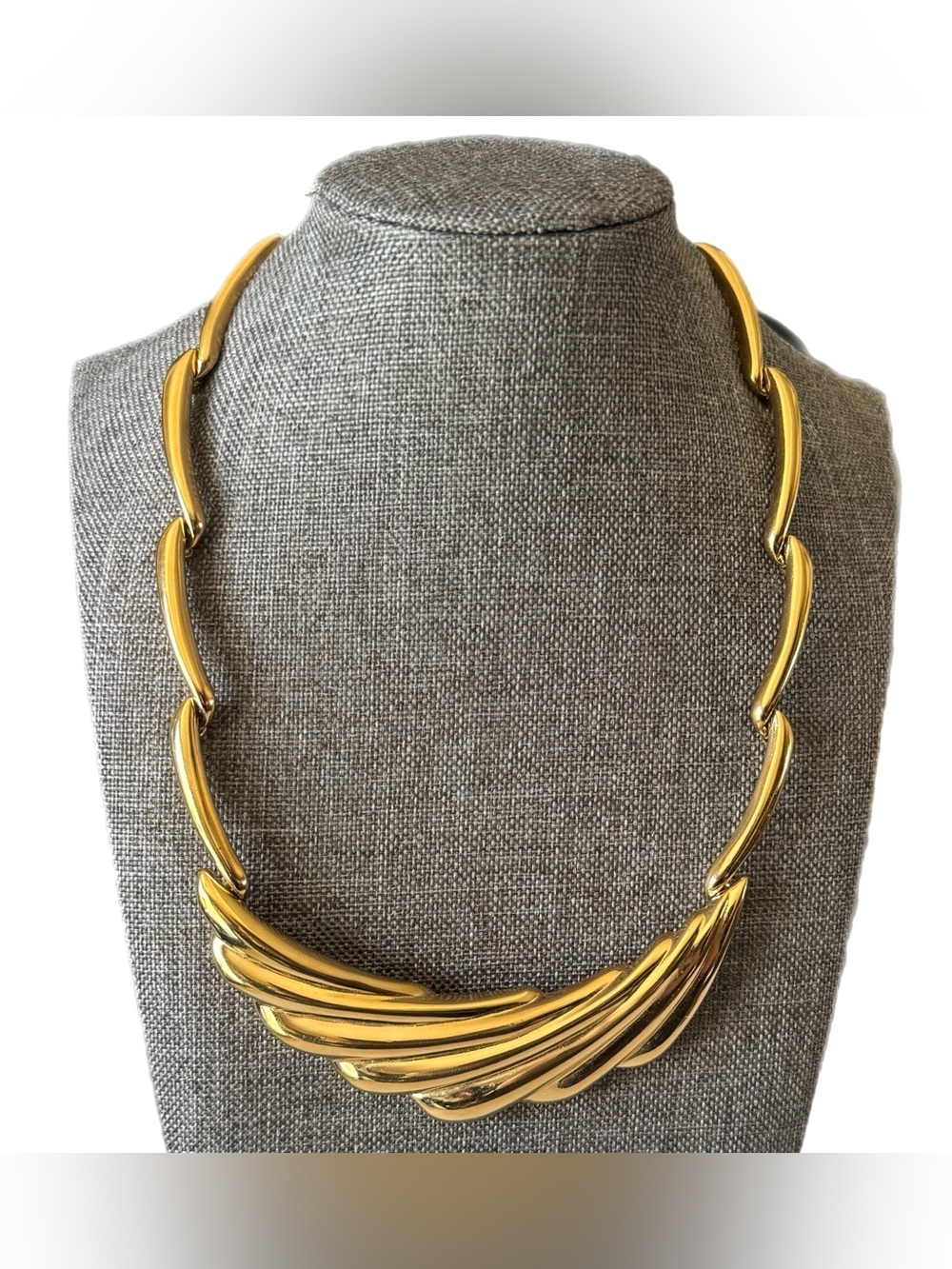 Vtg Trifari Gold Tone Scalloped Wave Link Statement Bib Collar Necklace